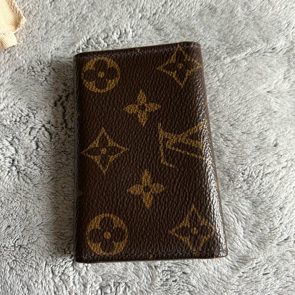 Louis Vuitton 6 Key Holder - Picture 12 of 16